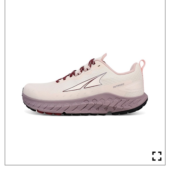 White Altra trail and road shoe - Picture 2 of 2